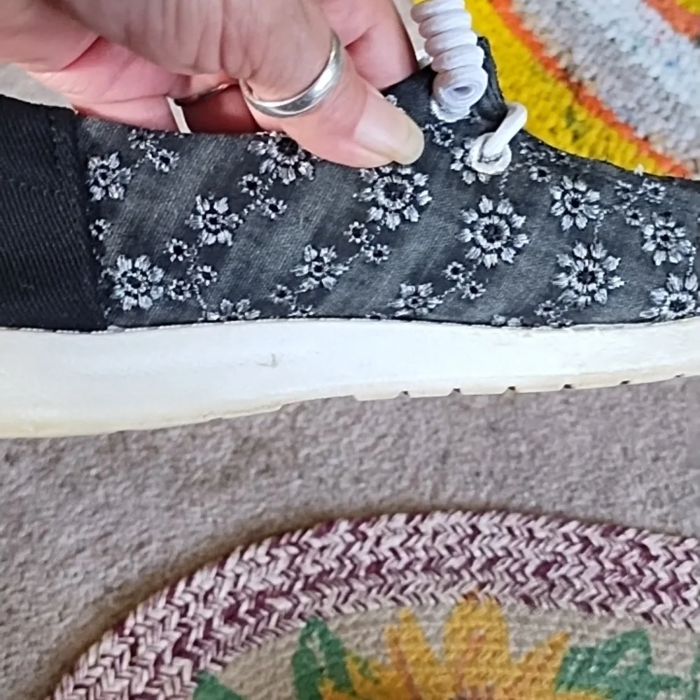 Slip ons - Picture 3 of 4